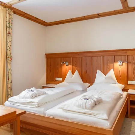 Ramsauhof Pool & Wellness فندق رامساو أم داتشستين