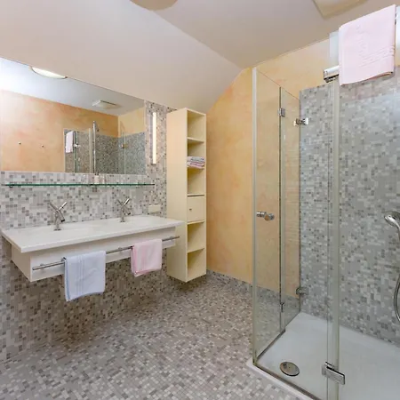 Ramsauhof Pool & Wellness 4*