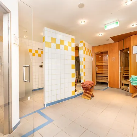 Ramsauhof Pool & Wellness 拉姆绍达赫斯坦